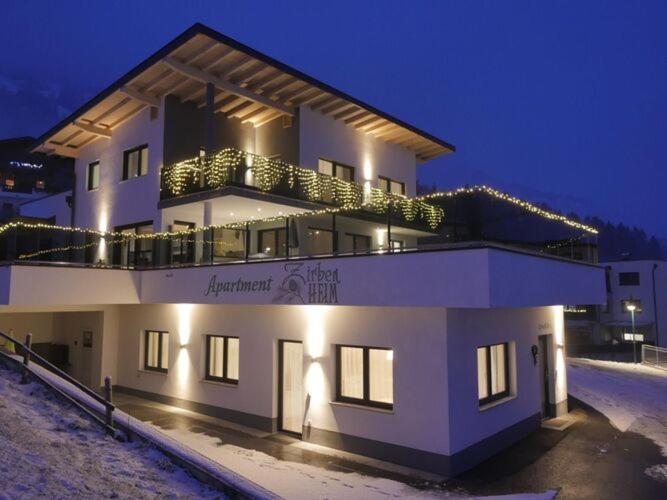 Top Holiday Flat In Fuegen Near The Ski Area 외부 사진
